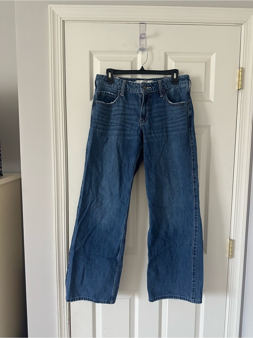 Hollister Relaxed Straight Jeans - Medium Blue Wash